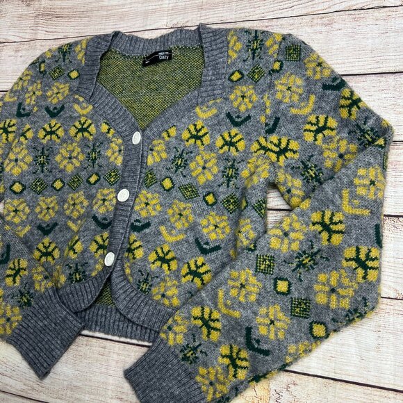 Dazy Gray Cropped Cardigan Sweater Size M Floral Fair Isle Pattern Yellow Green - Picture 8 of 10
